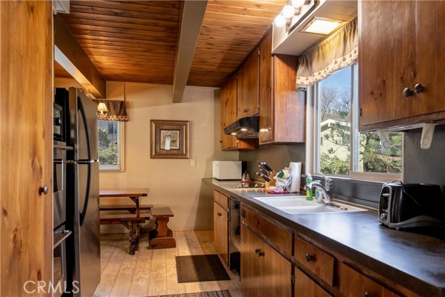 Detail Gallery Image 7 of 29 For 764 St Moritz Dr, Big Bear Lake,  CA 92315 - 2 Beds | 1/1 Baths