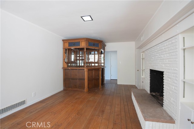2475 Sunset Drive, Riverside CA: https://media.crmls.org/medias/082c5c01-5834-4436-8233-09a89906856b.jpg