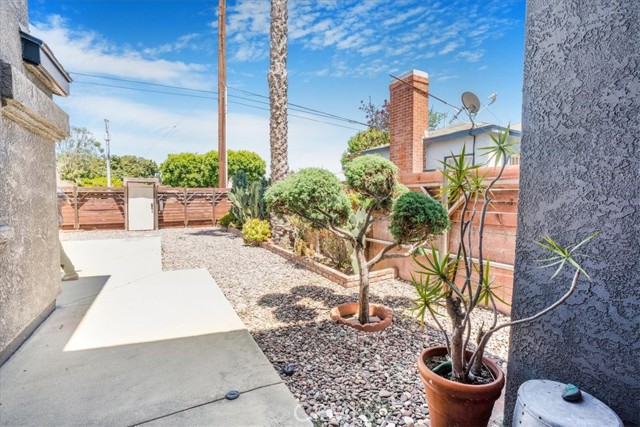 2481 S Bundy Drive, Los Angeles CA: https://media.crmls.org/medias/082cf052-7162-4c38-8f50-cb7571dca9e0.jpg