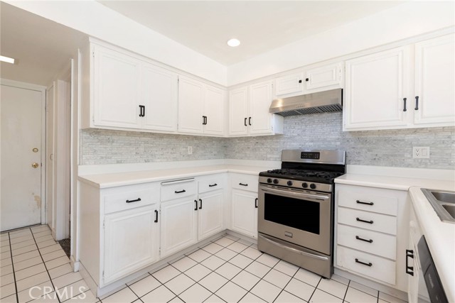 Detail Gallery Image 13 of 30 For 1546 Holly Ct, Thousand Oaks,  CA 91360 - 3 Beds | 2/1 Baths