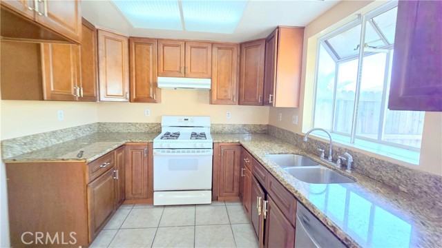 7960 Eugenia Avenue, Fontana CA: https://media.crmls.org/medias/082d37ab-2c00-43fa-b081-3f6f44aadf74.jpg