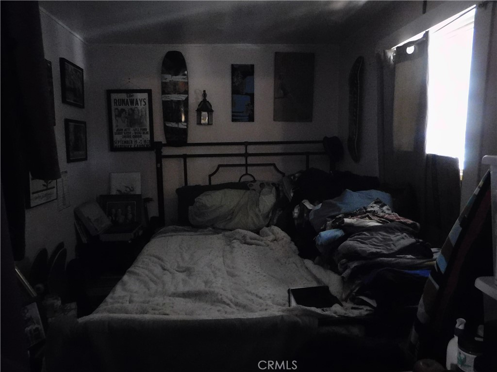 https://media.crmls.org/medias/082d7265-ec64-42e7-9fee-f933a991d18d.jpg?preset=X-Large
