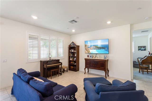 4071 E Amigos Privado, Ontario CA: https://media.crmls.org/medias/082e071e-bbc1-4ea5-8822-ccdac2daacdc.jpg