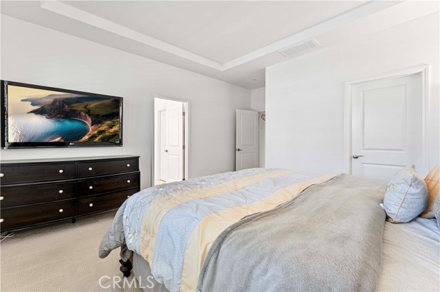 52 Norwich, Irvine CA: https://media.crmls.org/medias/082e4303-d6a8-4dd4-8d9f-7022084ed3ba.jpg