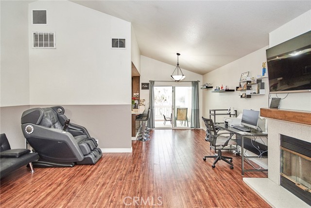 Detail Gallery Image 4 of 37 For 2025 Artesia Bld #G,  Torrance,  CA 90504 - 2 Beds | 2 Baths