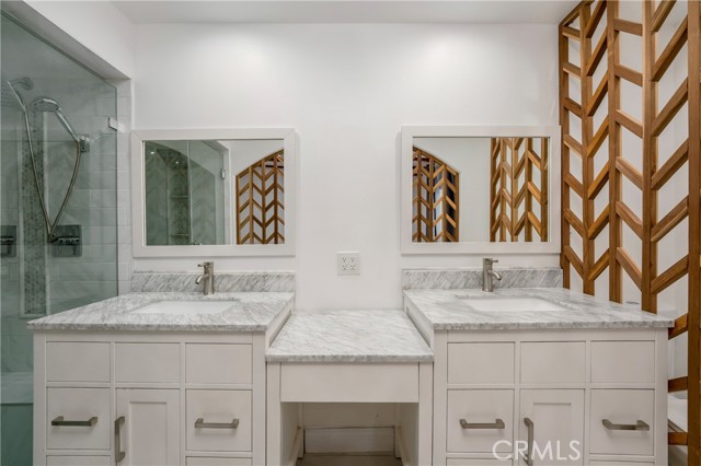 6059 Vantage Avenue, Valley Glen CA: https://media.crmls.org/medias/082e66d6-7180-48fe-877f-162600ba871b.jpg