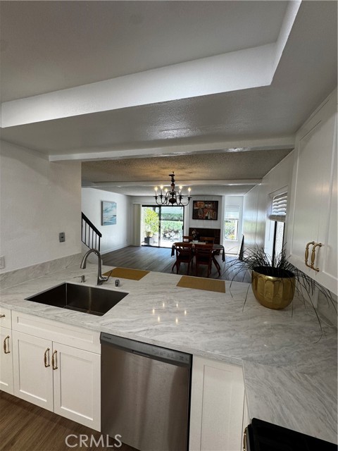 Detail Gallery Image 8 of 31 For 5760 Owensmouth Ave #28,  Woodland Hills,  CA 91367 - 2 Beds | 1/1 Baths