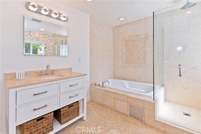 Detail Gallery Image 16 of 64 For 1057 E Marshall Way, Palm Springs,  CA 92262 - 4 Beds | 4 Baths