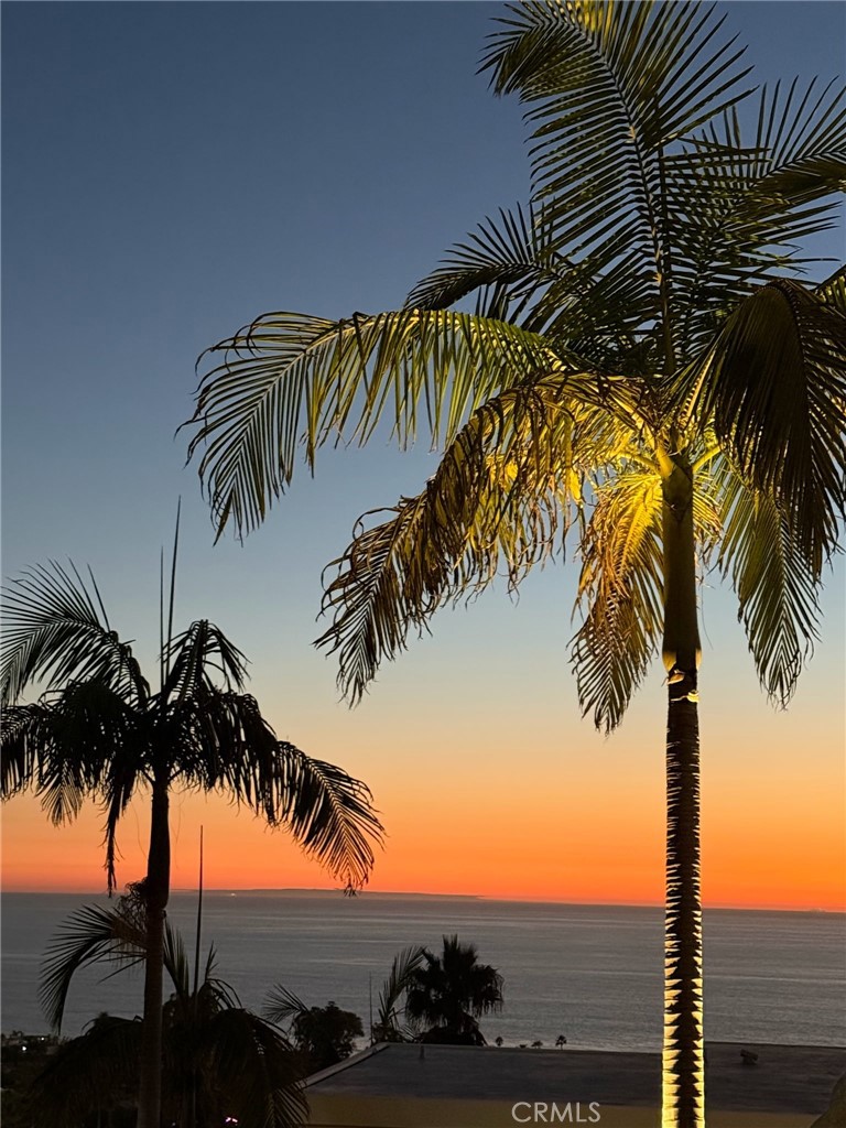 https://media.crmls.org/medias/082f0d68-2eb0-4e8f-88ec-aa331a57ada9.jpg?preset=X-Large