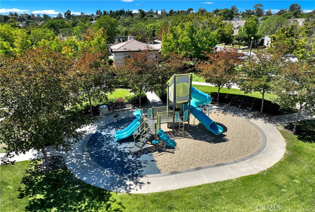 https://media.crmls.org/medias/082f20e2-3f34-4ff9-9fe9-9c975b738874.jpg?preset=X-Large
