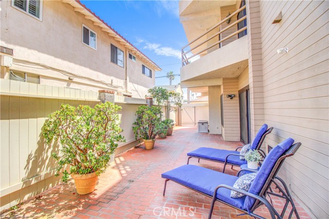 512 Esplanade, Redondo Beach, California 90277, 2 Bedrooms Bedrooms, ,1 BathroomBathrooms,Residential,Sold,Esplanade,SB22094646