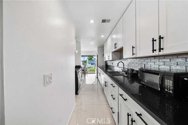 8804 Terrarama Avenue, Spring Valley CA: https://media.crmls.org/medias/082f7adb-9b93-4657-998e-094c5c0a076b.jpg