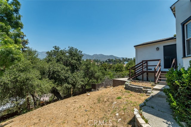 1967 Hilldale Drive, La Canada Flintridge CA: https://media.crmls.org/medias/082f8ad1-10fb-463a-baab-e738a7f1c1d3.jpg