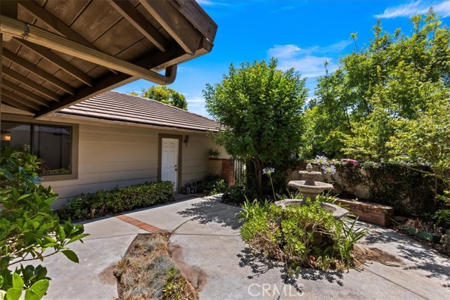 Detail Gallery Image 3 of 31 For 23943 via Rosa Linda, Valencia,  CA 91355 - 3 Beds | 2 Baths