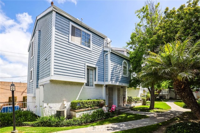 Detail Gallery Image 1 of 17 For 21814 Belshire Ave #2,  Hawaiian Gardens,  CA 90716 - 2 Beds | 2 Baths
