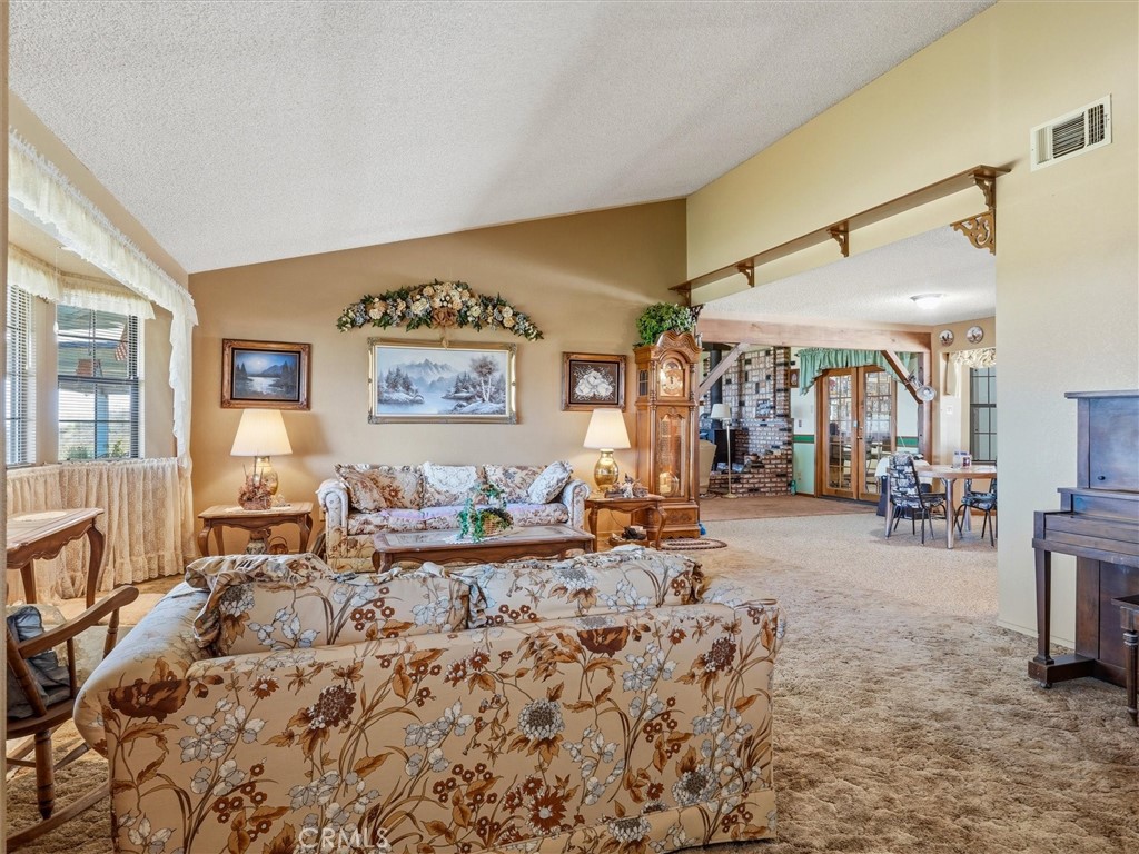 https://media.crmls.org/medias/08322387-7b78-47d2-af03-970dbaaa370e.jpg?preset=X-Large