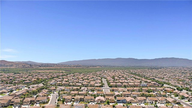 Detail Gallery Image 7 of 66 For 7277 Cobble Creek Dr, Corona,  CA 92880 - 5 Beds | 2/1 Baths