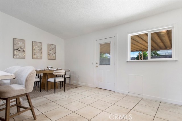 Detail Gallery Image 7 of 22 For 10716 Hollenbeck, Riverside,  CA 92505 - 3 Beds | 2 Baths