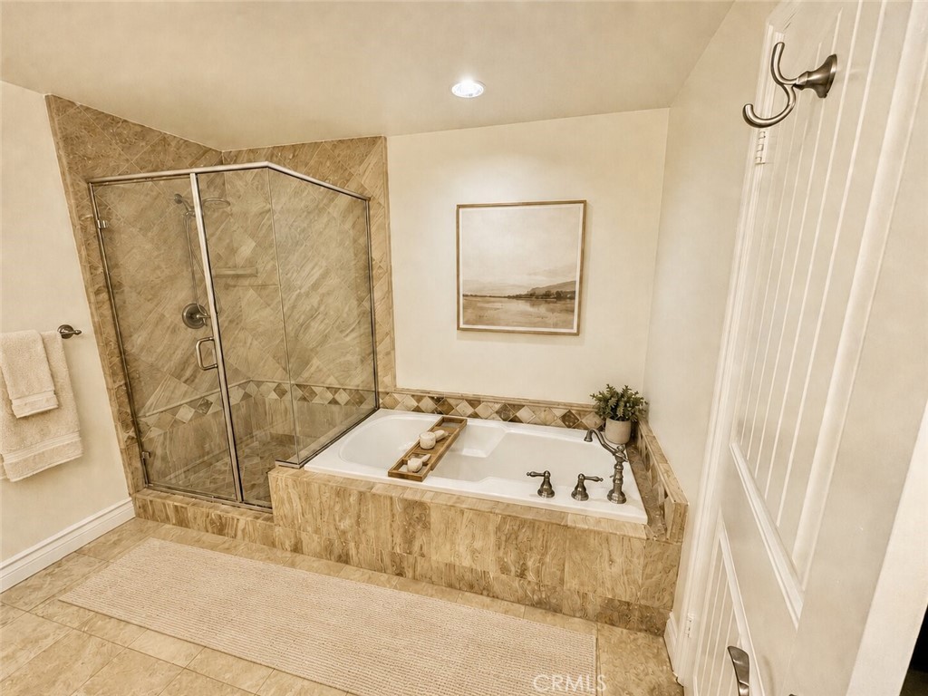 https://media.crmls.org/medias/0834b3e9-a7aa-4aa6-81bf-141f7aa428bd.jpg?preset=X-Large