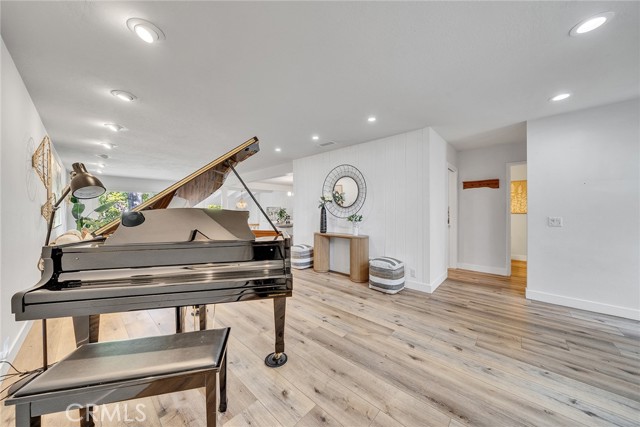 Detail Gallery Image 4 of 44 For 520 Cancha, Newport Beach,  CA 92660 - 3 Beds | 2/1 Baths