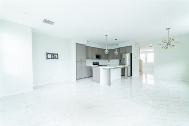 Detail Gallery Image 10 of 16 For 5720 Spring St, Buena Park,  CA 90621 - 4 Beds | 3/1 Baths