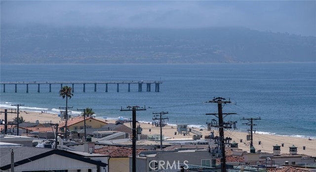 Good dry sand, Hermosa Beach Pier and Palos Verdes Peninsula