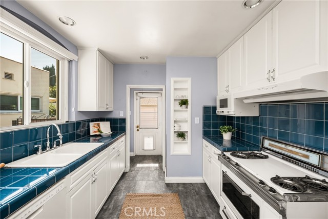 2412 Santiago Street, Santa Ana CA: https://media.crmls.org/medias/0835dbf9-aabb-4016-be53-262e40f3fbc4.jpg