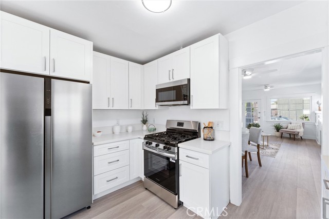 765 Loma Avenue, Long Beach CA: https://media.crmls.org/medias/08361e5a-4942-4342-b6f5-fe2f53c09af3.jpg
