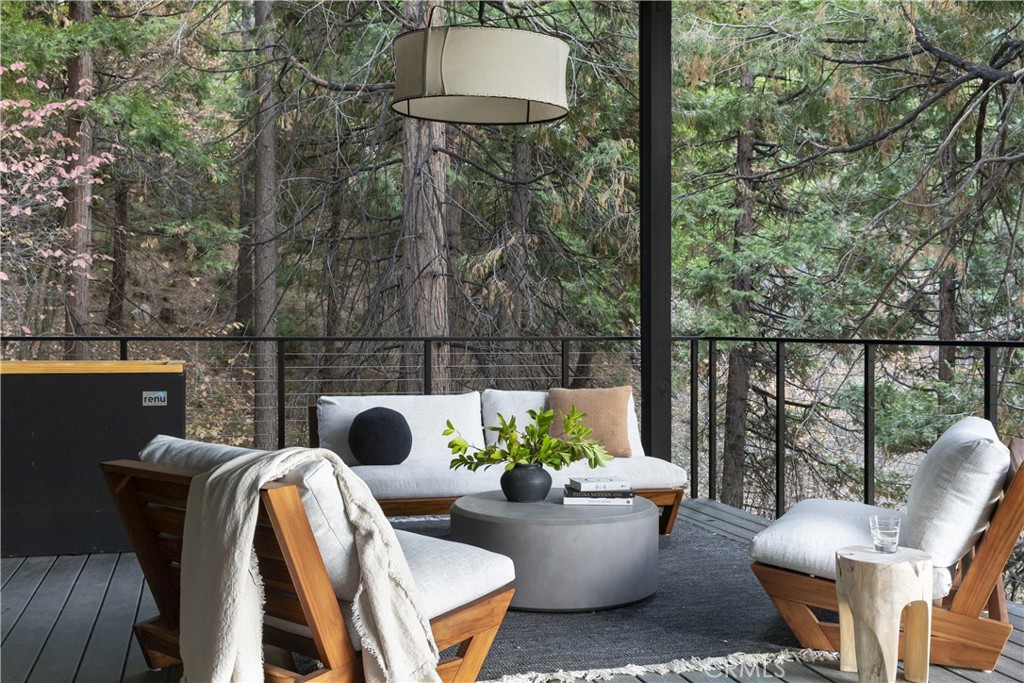 https://media.crmls.org/medias/0837d999-4976-495c-aecd-90c810358e86.jpg?preset=X-Large
