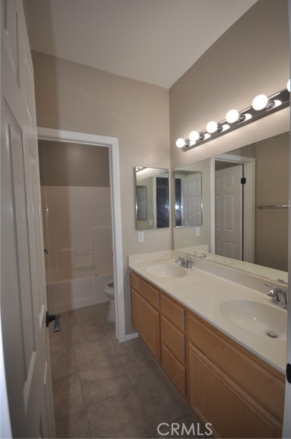 8945 Honeysuckle Avenue, Hesperia CA: https://media.crmls.org/medias/08382938-abe9-4141-a3c3-9dfac4648f4c.jpg