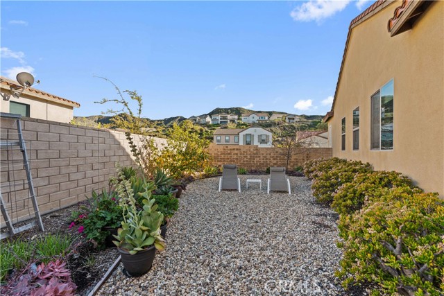 Detail Gallery Image 38 of 66 For 18619 Cedar Crest Dr, Canyon Country,  CA 91387 - 3 Beds | 2/1 Baths