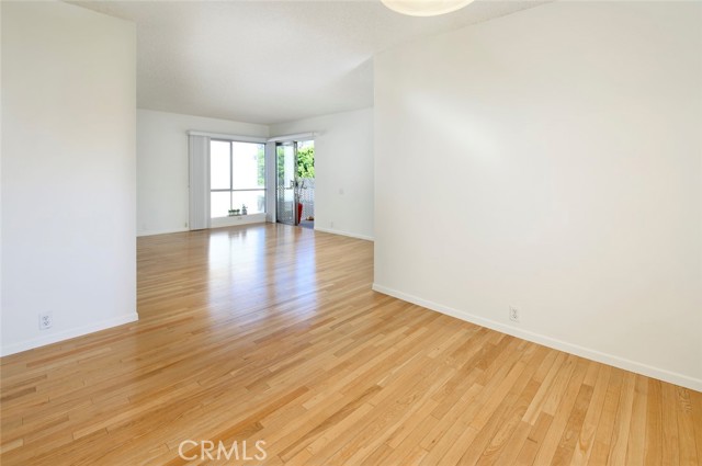 Detail Gallery Image 12 of 33 For 11121 Queensland St #D36,  Los Angeles,  CA 90034 - 2 Beds | 1 Baths