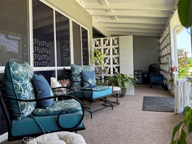 1664 Thunderbird Drive, Seal Beach CA: https://media.crmls.org/medias/083c3cdb-06d5-4ec9-a7c2-65a9a482ae12.jpg