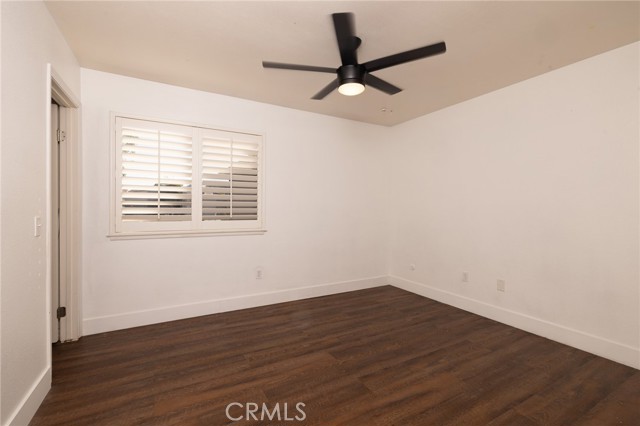 5760 Falling Leaf Lane, Jurupa Valley CA: https://media.crmls.org/medias/083c48d0-e8b2-41cb-b159-607c15433d37.jpg