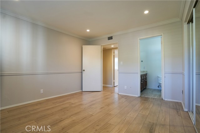 635 East Elmwood Avenue, 204 photo 16