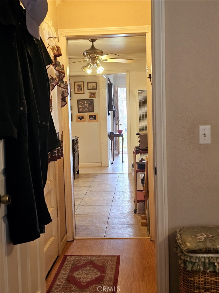 https://media.crmls.org/medias/083cda4e-abb5-455f-b07c-ac1f5e9fd826.jpg?preset=X-Large