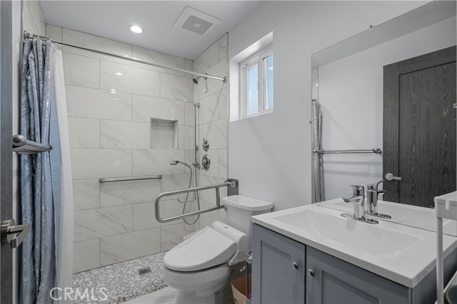 Detail Gallery Image 23 of 44 For 9600 Amboy Ave, Pacoima,  CA 91331 - 7 Beds | 6 Baths