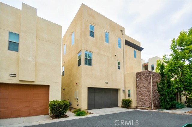 320 Magnet, Irvine CA: https://media.crmls.org/medias/083d3013-92b4-4c7d-8624-9dd2b0c46a3b.jpg