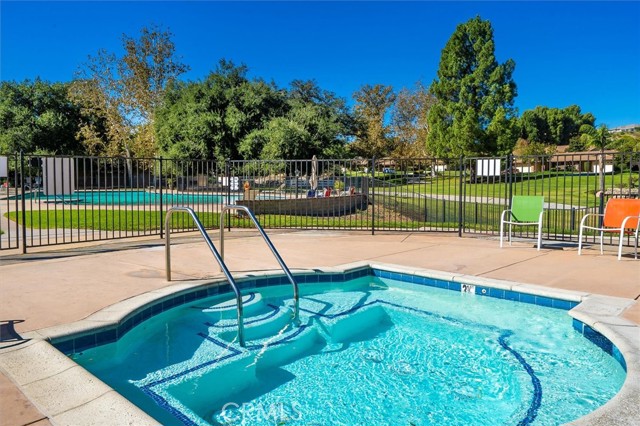 Detail Gallery Image 28 of 34 For 26428 Circle Knoll Ct, Newhall,  CA 91321 - 2 Beds | 2 Baths