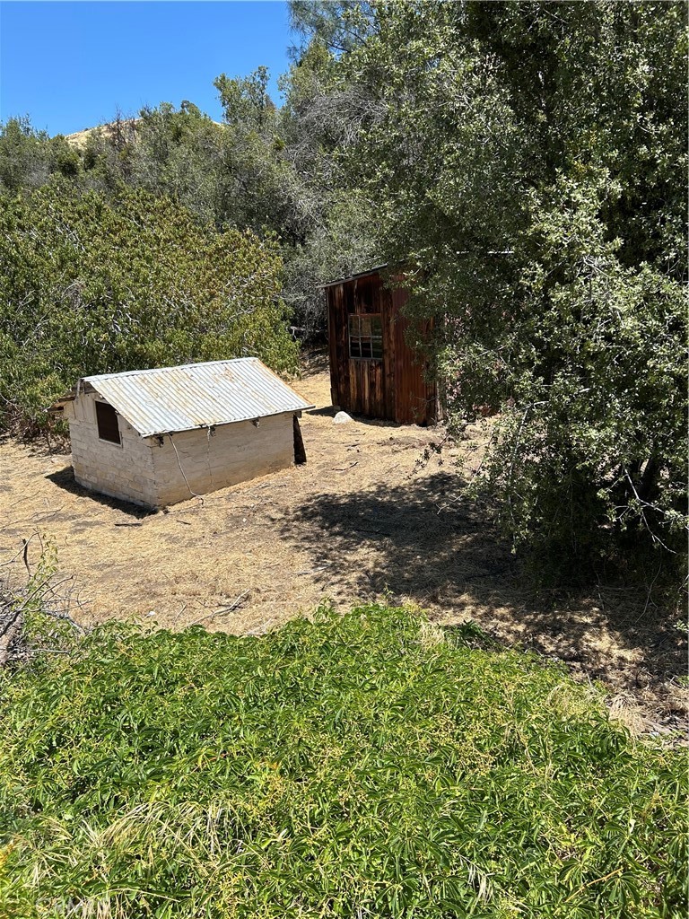 https://media.crmls.org/medias/083e8234-5270-472c-8d9d-6e88c0e9b481.jpg?preset=X-Large