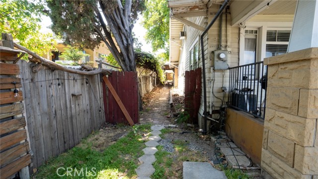 Detail Gallery Image 17 of 29 For 449 N Virgil, Los Angeles,  CA 90004 - 2 Beds | 2 Baths