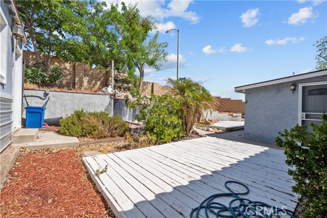 529 Hilltop, Palmdale CA: https://media.crmls.org/medias/083f4f9d-5a3c-49c1-a90e-eded4bb4395c.jpg