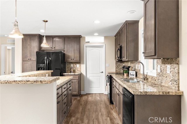 Detail Gallery Image 7 of 47 For 8606 Skyway, Paradise,  CA 95969 - 3 Beds | 2 Baths