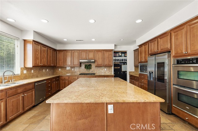 28481 Scenic Bay Cove, Menifee CA: https://media.crmls.org/medias/08401537-e720-4918-be2a-fd86740d34b8.jpg