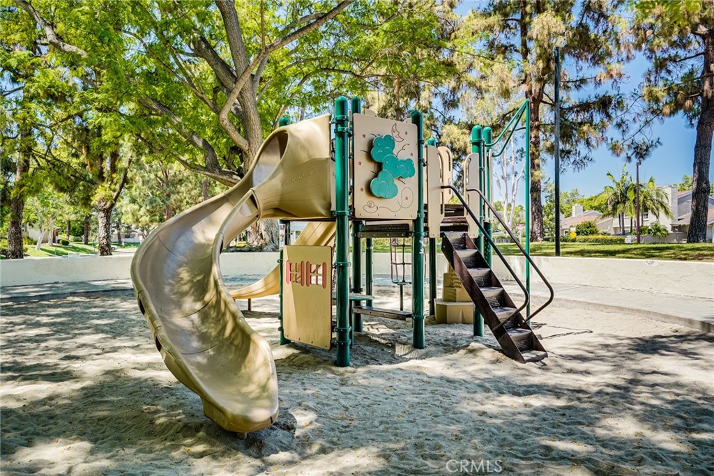 https://media.crmls.org/medias/08412e10-613a-48da-a389-629d450b2048.jpg?preset=X-Large