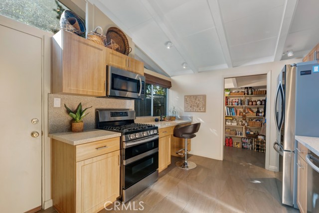 Detail Gallery Image 14 of 44 For 6500 Jumilla, Woodland Hills,  CA 91367 - 3 Beds | 2 Baths