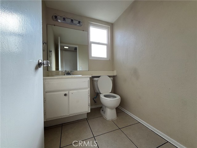 Detail Gallery Image 17 of 61 For 927 Dolphin Dr, Perris,  CA 92571 - 4 Beds | 2/1 Baths