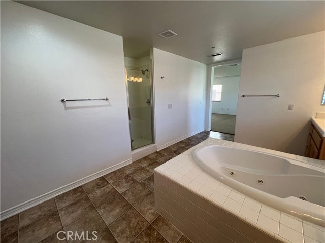 15688 Portenza Drive, Fontana CA: https://media.crmls.org/medias/0842a278-c580-48d4-8959-2d7202d51443.jpg