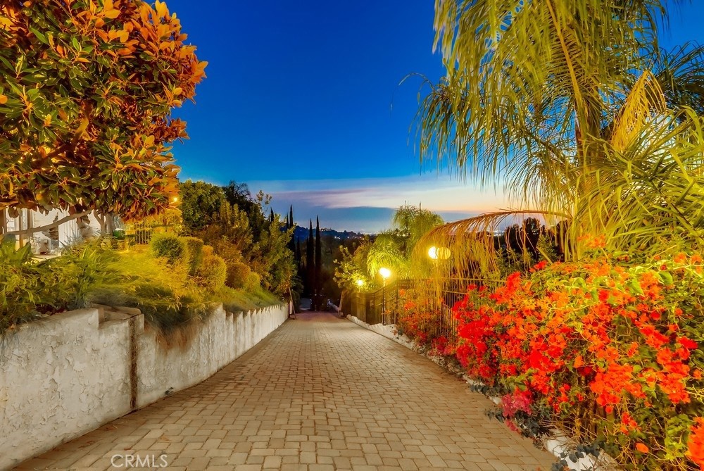 https://media.crmls.org/medias/0842d386-4ae1-478e-9307-097d6e56da6f.jpg?preset=X-Large