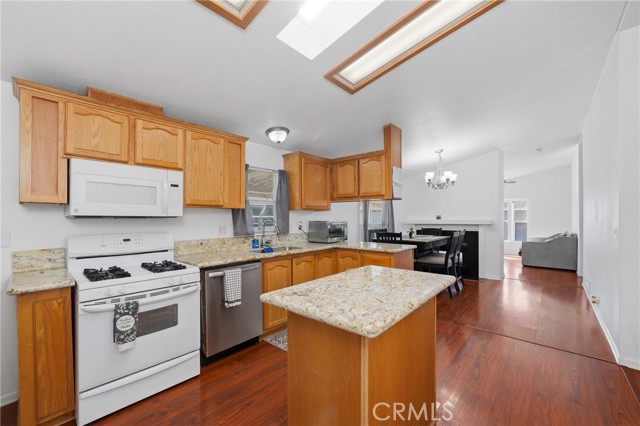 Detail Gallery Image 5 of 29 For 17225 Valley 69w,  Fontana,  CA 92335 - 3 Beds | 2 Baths